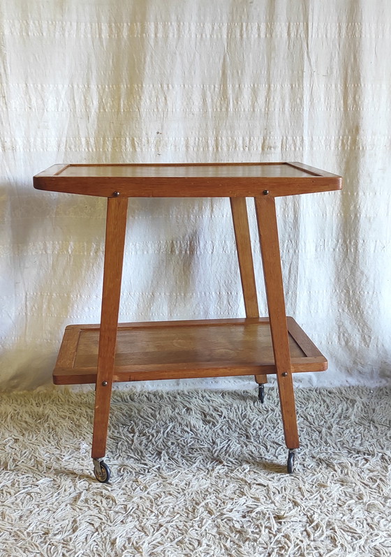 Modernistische bijzettafel van massief hout - midden 20e eeuw – Wood (photo 3 of 8)