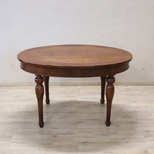 Antique Oval Table in Walnut, Italy Mid 19th Century