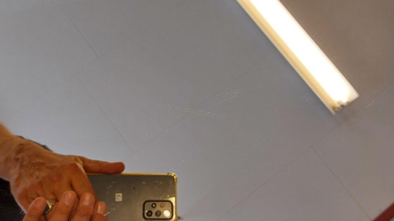 Image 1 of Paire de tables basses à miroirs.