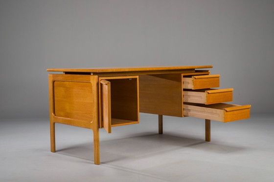 Image 1 of Freistehender Eichenschreibtisch von GV Møbler, Mid Century, 1970er Jahre
