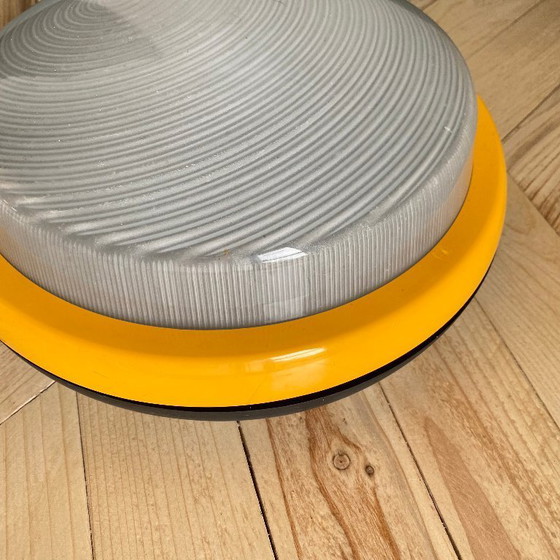 Image 1 of Prisma plafoniera rotonda in vetro Nova modello vintage giallo