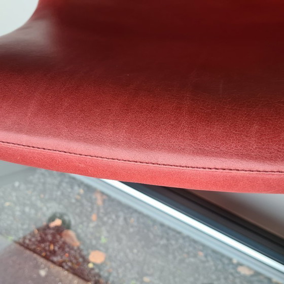 Image 1 of Sillón rojo Gerard van den Berg con reposapiés a juego