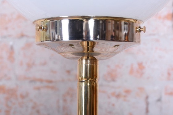 Gerestaureerde staande lamp uit het midden van de 20e eeuw, messing, opaalglas, Frankrijk, jaren 60. (photo 5 of 10)
