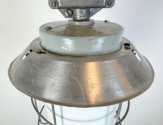 Image 1 of Lampada industriale a gabbia in alluminio con vetro opalino di Elektrosvit, anni '70