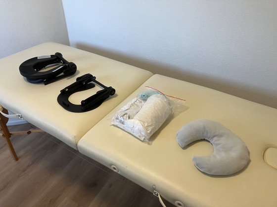 Image 1 of TABLE DE MASSAGE