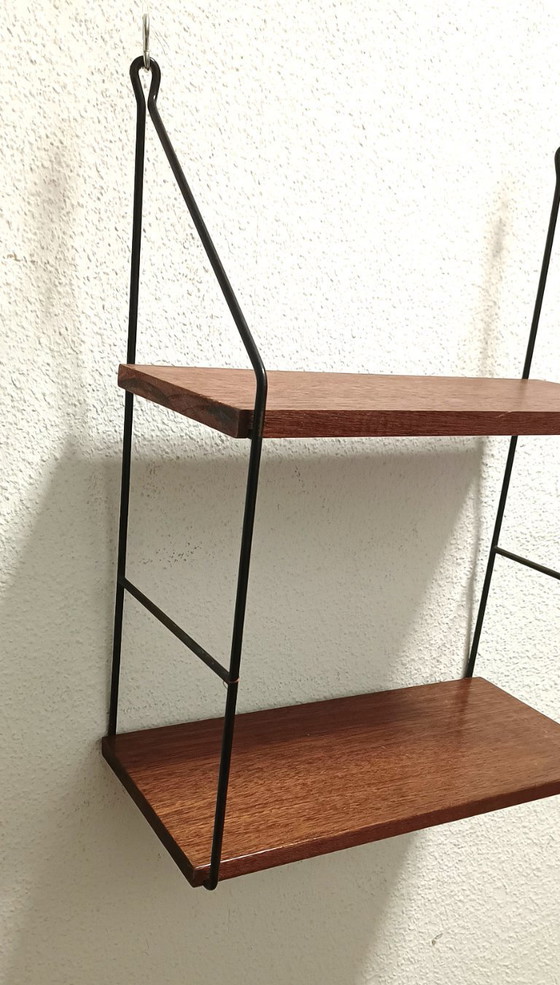 Image 1 of Wandregal aus den fünfziger Jahren mit zwei Mahagoniablagen