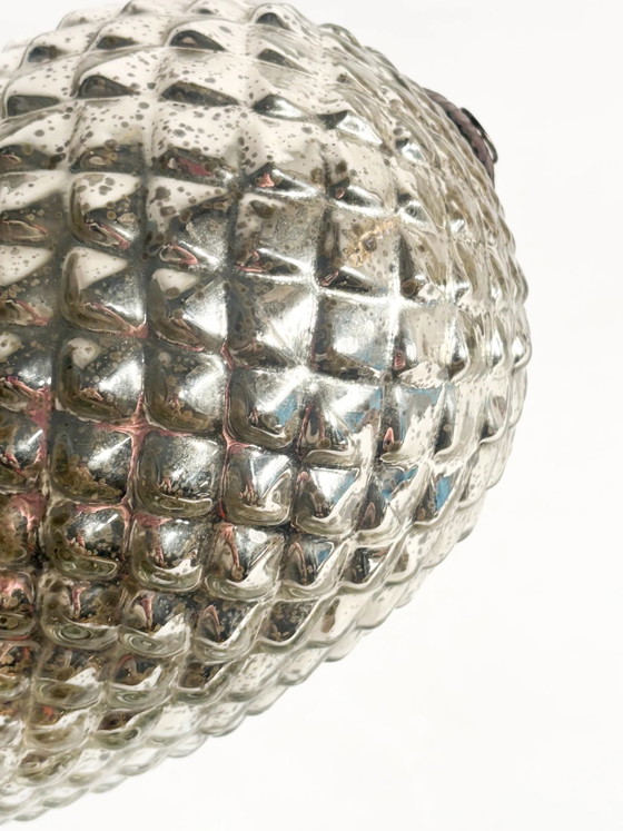 Grosse pomme de pin en métal argenté avec finition en verre, années 1960 – Objets déco, Metal, Glass (photo 6 of 7)