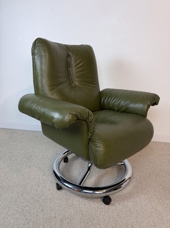 Image 1 of Poltrona lounge vintage in pelle verde – stile Tucroma
