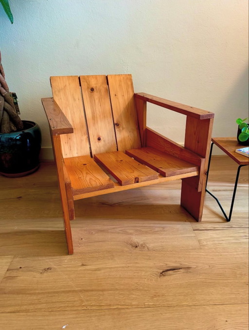  Vintage pine crate chair designed by Gerrit Rietveld