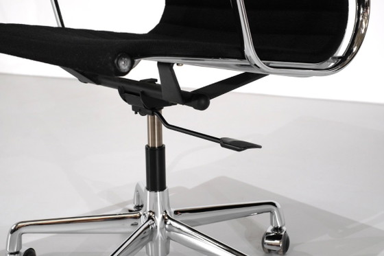 Sedia da ufficio "EA 117" di Charles Ray Eames per ICF USA, 1969. – Poltrone, Tessile (photo 16 of 18)