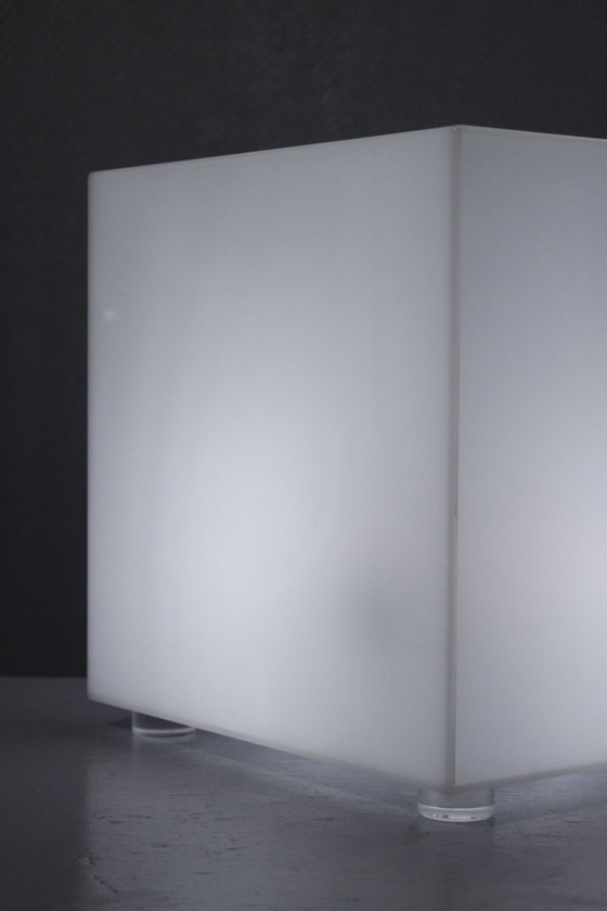 Image 1 of Vintage Habitat "Glowbow" design bijzettafel/lamp in wit acryl