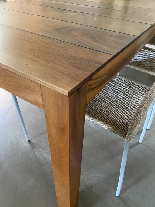 Tynke dining table by Pilat&Pilat root walnut.