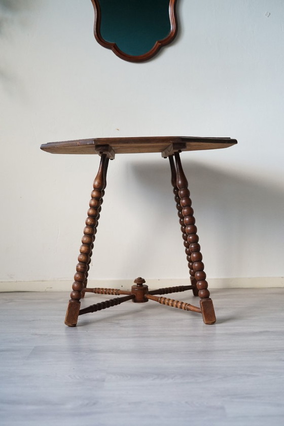 Old Octagonal Oak Side Table | Bobbin | 1900–1940 – Wood (photo 5 of 7)