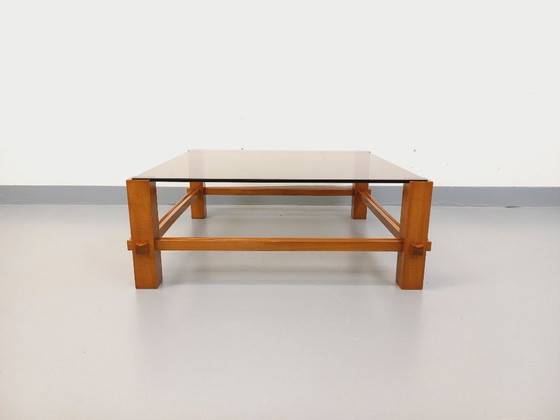Image 1 of Vintage vierkante Italiaanse Fontana Arte salontafel van hout en gerookt glas uit de jaren 70.