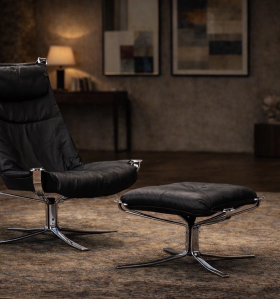 Image 1 of Set vintage Vatne Møbler Falcon di Sigurd Resell: 2 alti + 2 bassi + Hocker