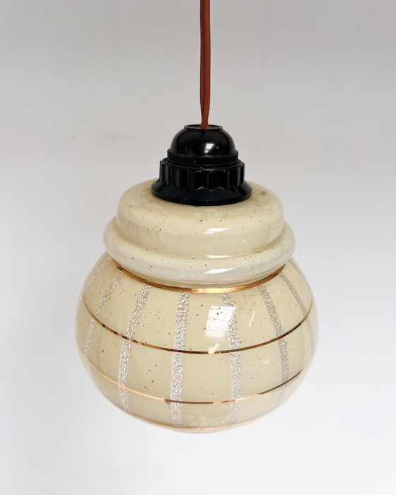 Plafonnier vintage à lignes dorées, années 1960 – Suspensions, Glass (photo 4 of 9)