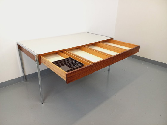 Image 1 of Vintage modernistisch bureau van palissander, melamine en metaal uit de jaren 60 en 70