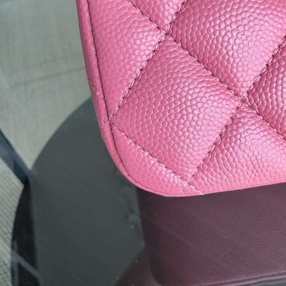 Image 1 of Borsa Chanel Classic Flap Medium - Caviar 25CM in pelle di vitello martellata trapuntata rosa con finiture dorate Serie 28