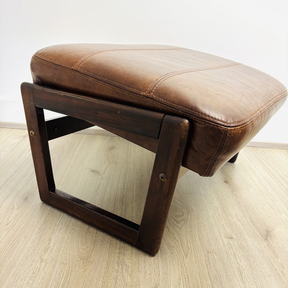 Image 1 of Scandinavisch houten hocker / zitje met cognac bekleding