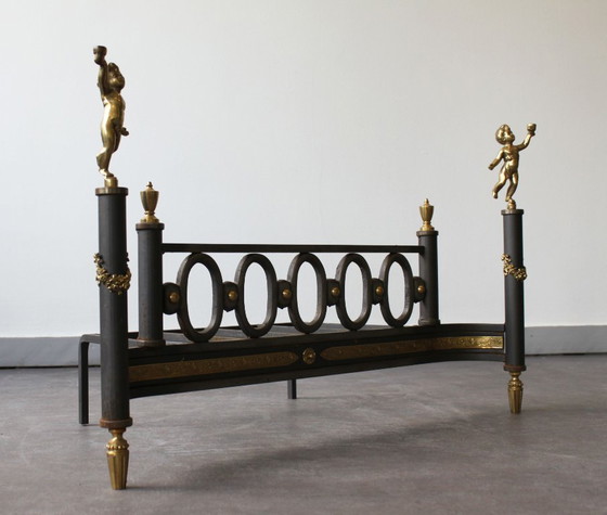 Image 1 of Paar vuurbokken en houtblokkenhouders van gietijzer en verguld brons, Empire-stijl, begin 19e eeuw