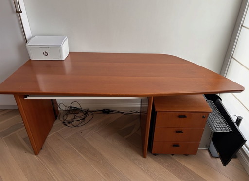 Mahonie houten buro inrichting 