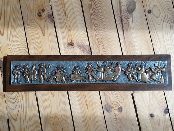 Image 1 of Fregio in rame raffigurante una festa di paese, in ottone e metallo argentato, firmato, realizzato a mano, pezzo unico.