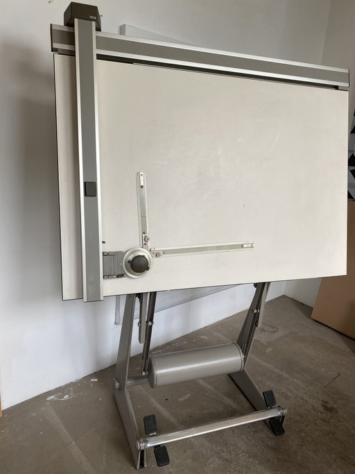 Mesa de dibujo Friso Kramer Revolt Ahrend