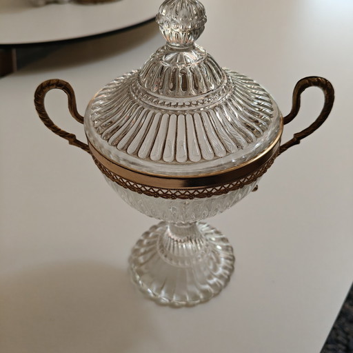 Elegante vintage glazen bonbonnière met messing details