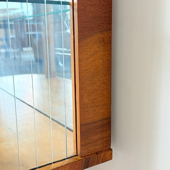 Image 1 of Stijlvolle art-deco vitrine met bloemgravure