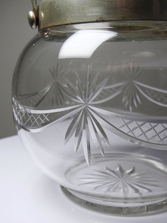 Image 1 of Vaso/bonbonniere antico boemo a forma di bolla in cristallo inciso e metallo argentato, 1920-1940.