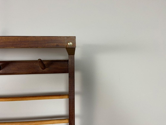 Mid-Century Modern Wandkleiderständer aus Holz mit Hutablage, Europäisches Design, 1950er–1960er. Ref. DO2003 (photo 3 of 11)