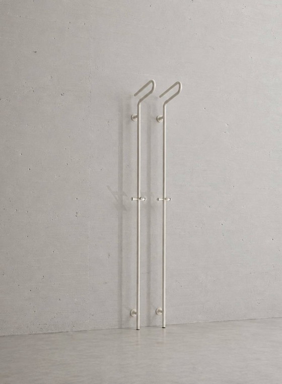 2x Minimalistische wandkapstokken van crèmekleurig metaal – Metal (photo 2 of 10)