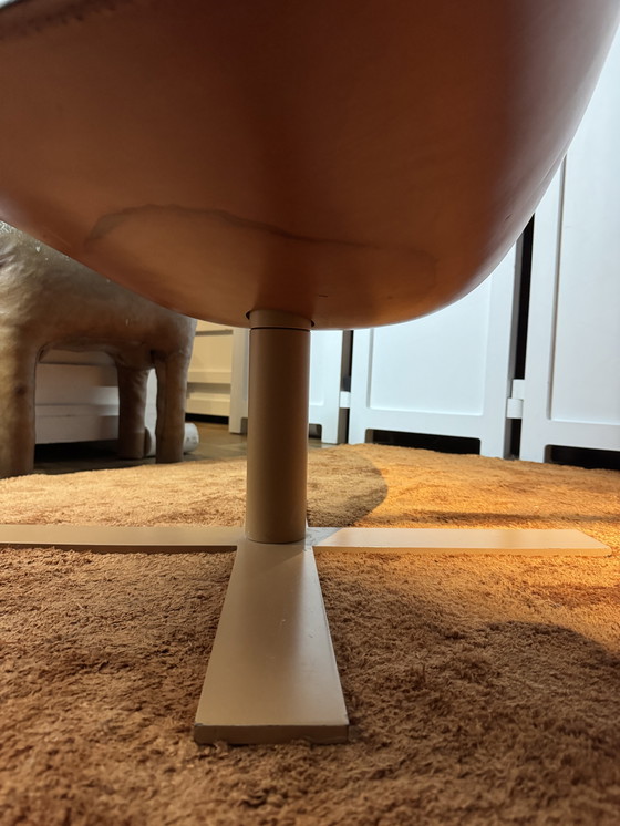 Image 1 of B&B ITALIA Drehsessel MART in einzigartigem cognacfarbenem Sattelleder mit Patina.