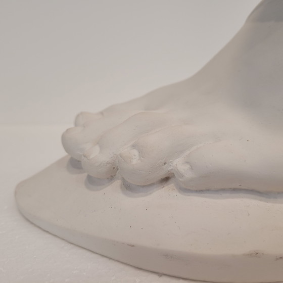 Image 1 of 	 Escultura / Figura “Pie A La Antica”, Polvo De Mármol, Estilo Clasicista, S. Xxi – Francia