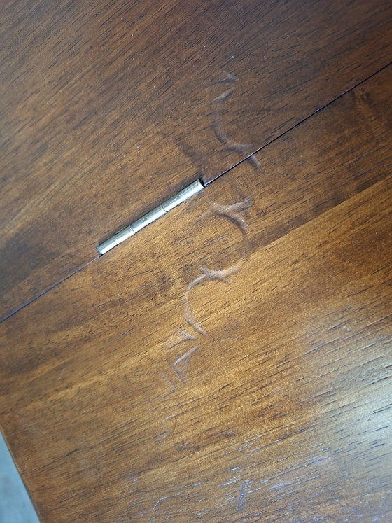 Commode classique, table d'appoint, table basse, légères traces d'utilisation. Dimensions : 62 x 62 cm et (photo 7 of 7)
