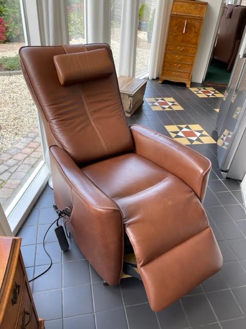 2 x Prominent sta-op stoelen