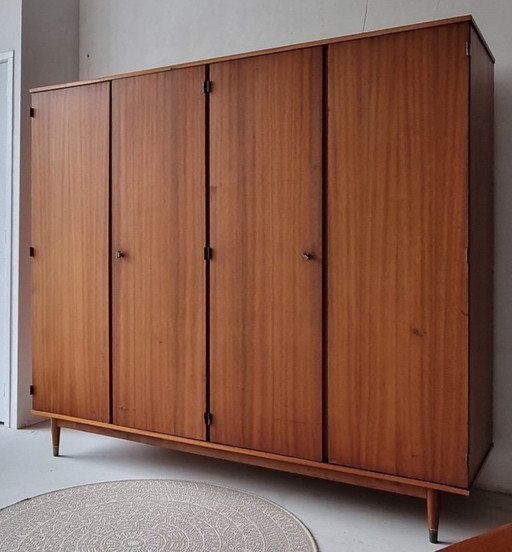 Armario de mediados de siglo