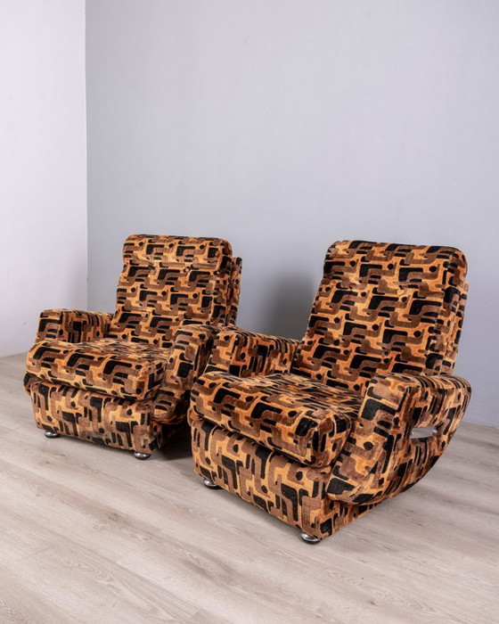 Image 1 of PAAR VINTAGE VEELKLEURIGE FLUWELEN FAUTEUILS UIT DE JAREN 70, ITALIAANS DESIGN