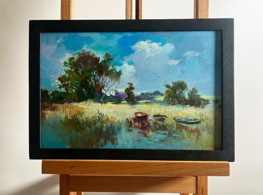 Dipinto ad olio originale, paesaggio costiero con campi e tre barche sul fiume.
