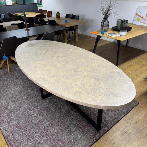 Eris oval – Bert Plantagie, eettafels