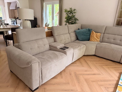 American sofa with lifting seats in soft leather