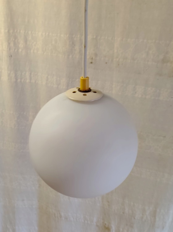 Lámpara colgante de globo opalino blanco - Mediados del siglo XX – Lámparas colgantes, Glass (photo 6 of 8)
