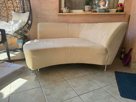Sofá curvo de salón color crema, años 90 – Loveseat, Textil (photo 6 of 6)