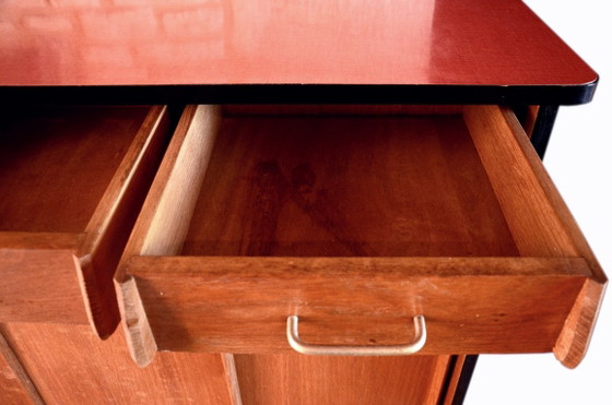 Vintage 1950s wood and pink fuchsia and black Formica sideboard, 130x50x100cm – Metal (photo 13 of 19)