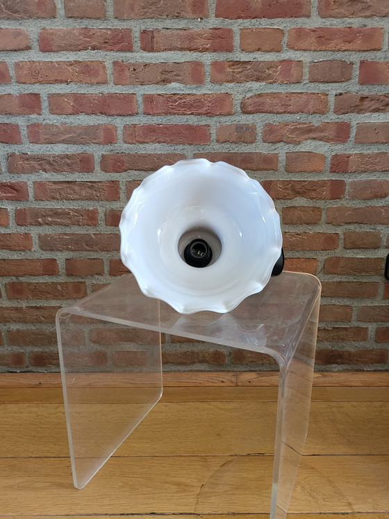 Image 1 of Lampada a sospensione vintage in opalina con pieghe in massiccio marrone