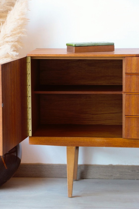 Image 1 of Skandinavisches Teak-Sideboard, 1960er Jahre - Restauriertes Beautility-Sideboard