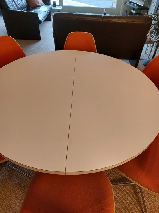 Tavolo da pranzo rotondo allungabile vintage Herman Miller – Tavoli da pranzo, Legno, Alluminio (photo 2 of 6)