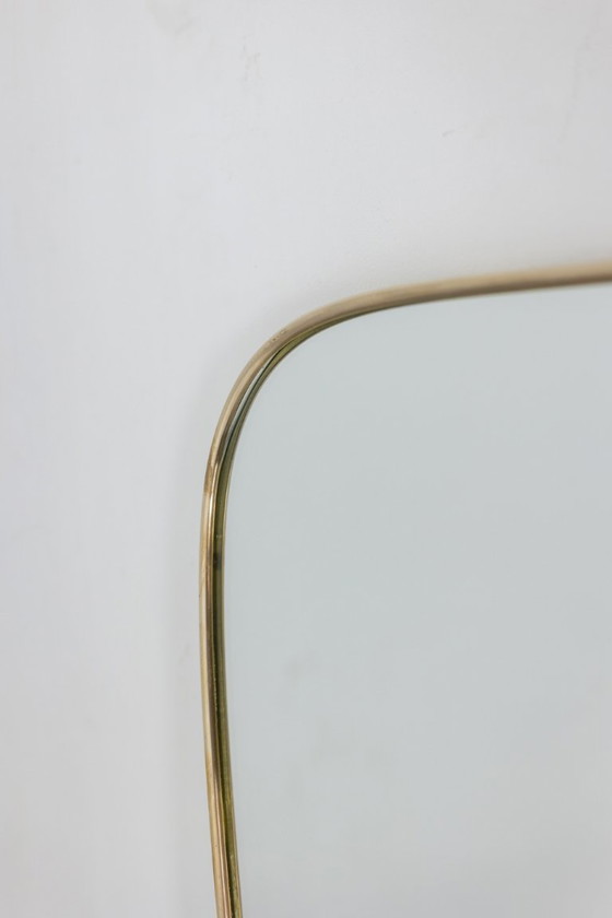 Image 1 of Espejo de Gio Ponti, al estilo de. Marco de latón patinado. Década de 1990.