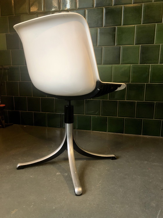 Image 1 of Tecno Modus swivel bucket seat