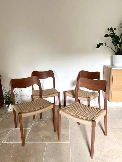 Lot de 4 chaises restaurées No. 71 Niels Otto Moller